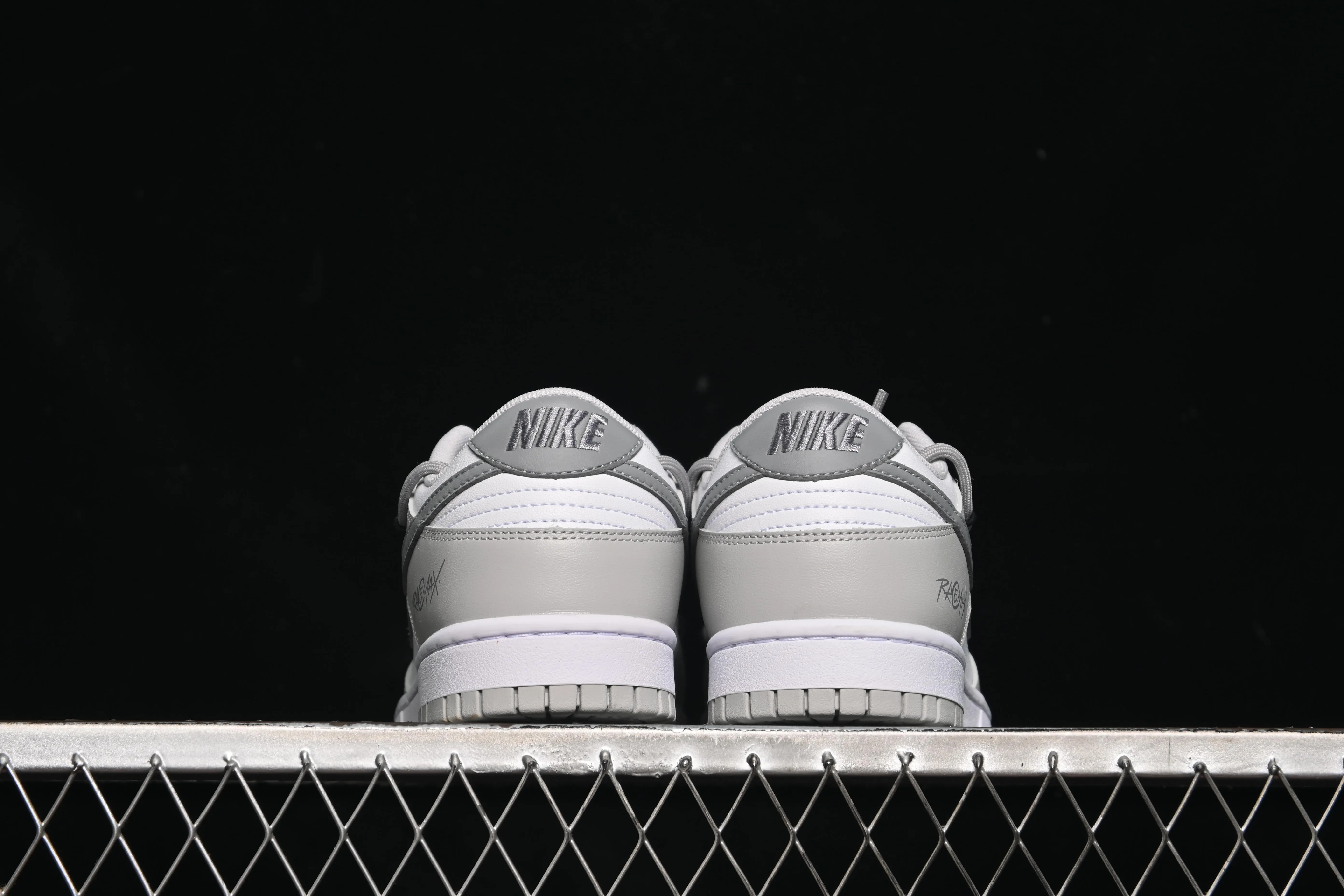 All categories Nk SB Dunk Series Nk SB Dunk Low High-end customized low-top sneakers Nike SB Dunk Low white gray strap low-top casual sneakers DD1391-103